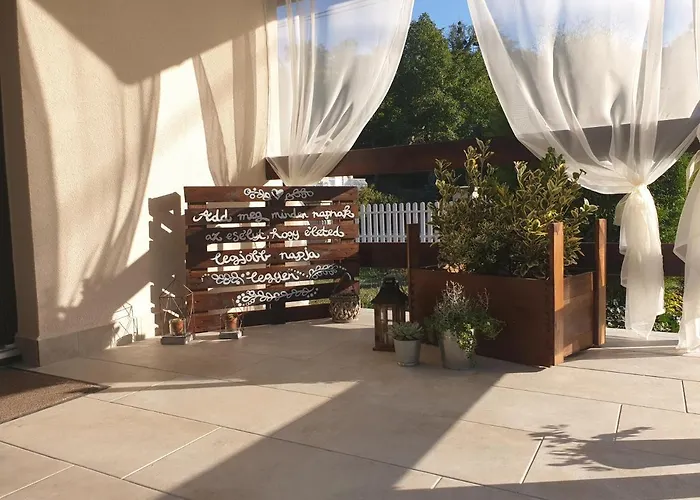 Amica Vendeghaz בית נופש *